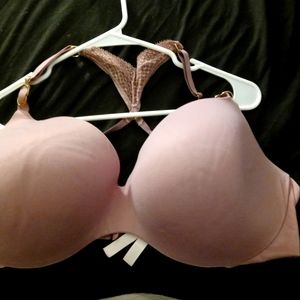 38DDD  VS BRA